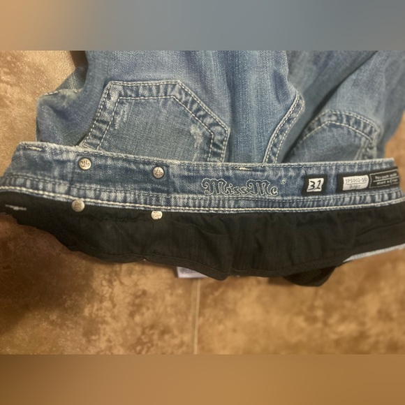 I am selling size 31 MISS ME jeans bootcut only been worn a couple of times - Picture 4 of 4